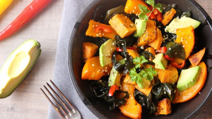 kuerbisspalten-avocado-suesskartoffeln-wakame-japan-salat-rezept-fitness (1)