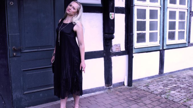 der-perfekte-look-schlicht-elegant--molly-braken-kleid-dress-maxi(7)