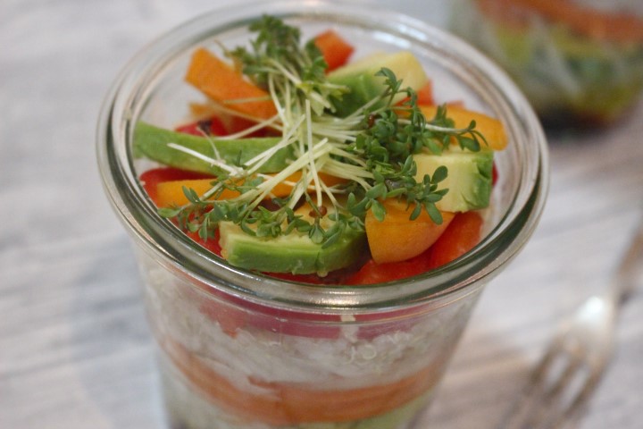 veganer-quinoa-salat-mit avocado-und-aprikose-rezept-fitnessfood (2)