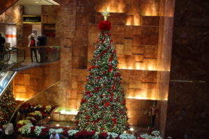 Weihnachtsbaum im Trump Tower
