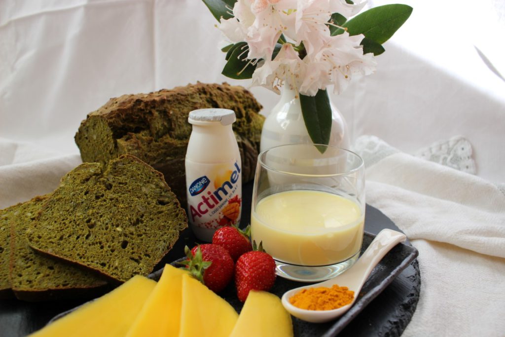 Fluffige amerikanische Pancakes mit Zitrone zum Frühstück [Rezept]