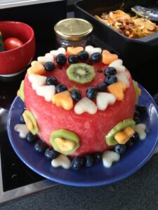 Wassermelonen Obst-Torte zum Kindergeburtstag Buffet: Gesund und Lecker