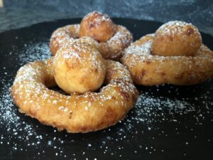 Polnische Donuts mit Twarog Rezept - Oponki Serowe