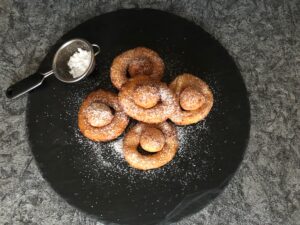 Polnische Donuts mit Twarog Rezept - Oponki Serowe